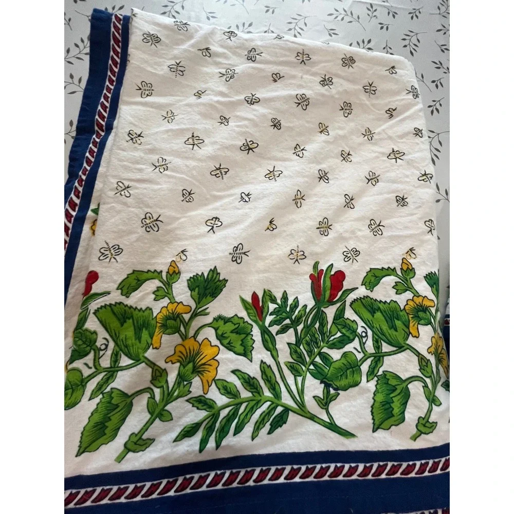 Williams Sonoma Honey Bee Floral Cotton Tablecloth 70x108 and Napkin Set 20